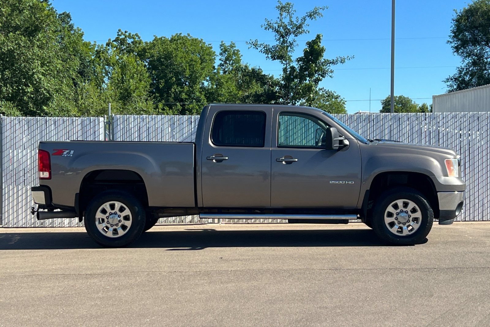 Used 2012 GMC Sierra 2500 SLT w/ SLT Convenience Package AWD/4WD image 3