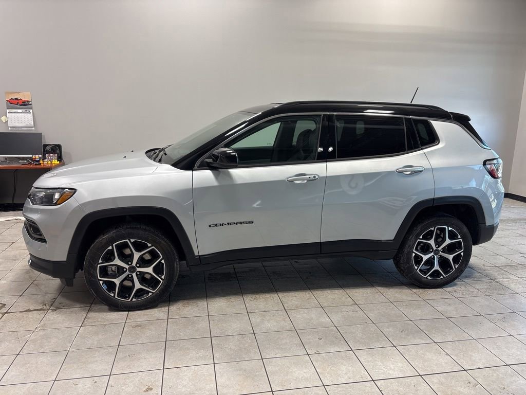 Used 2025 Jeep Compass Limited image 4