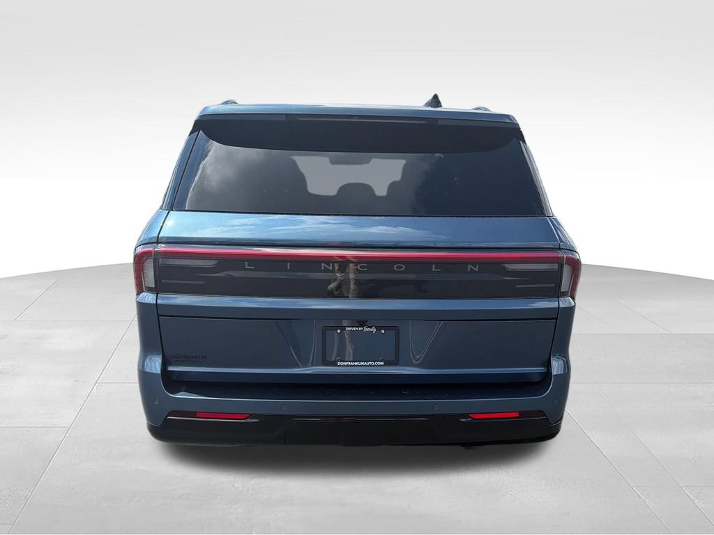 New 2027 Lincoln Navigator Reserve w/ Jet Appearance Package AWD/4WD image 9
