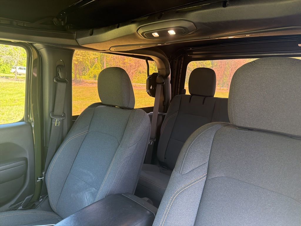 Used 2024 Jeep Wrangler Willys AWD/4WD image 12
