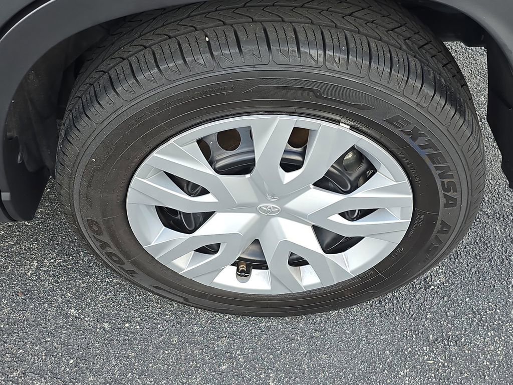 Used 2022 Toyota Corolla Cross L image 5