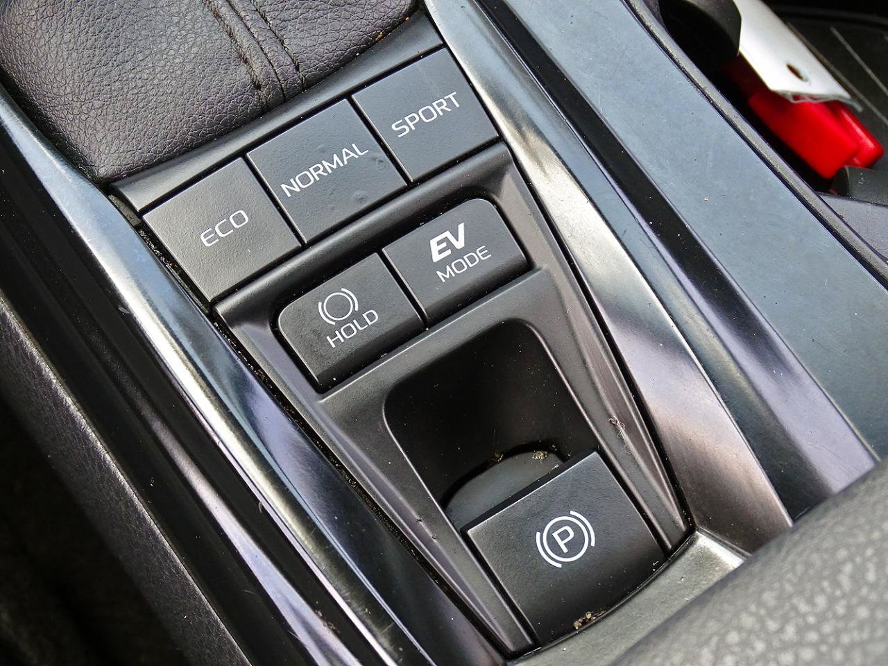Used 2025 Toyota Camry SE w/ Convenience Package FWD image 29