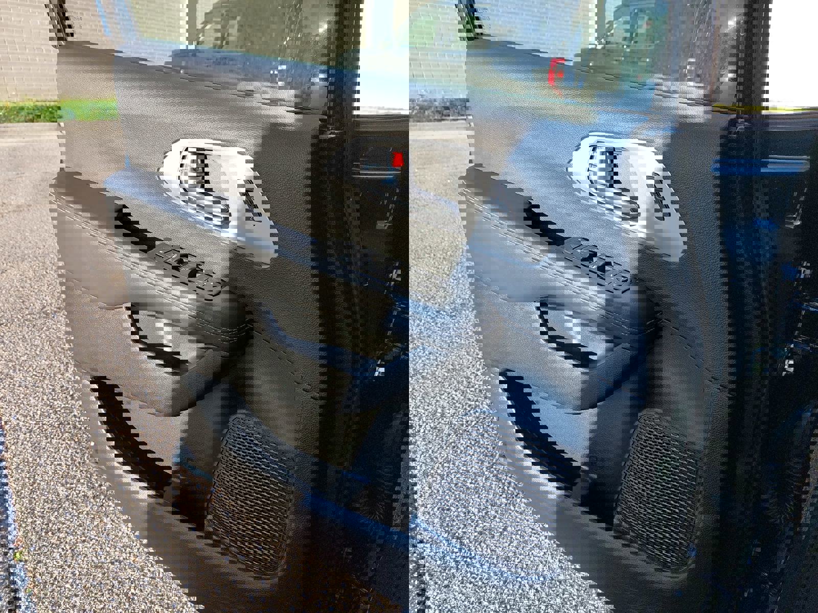 Used 2025 Chrysler Pacifica Limited image 25