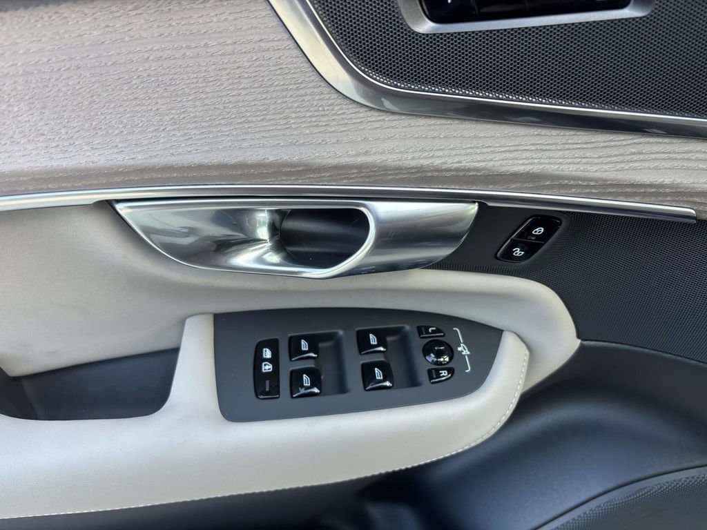 New 2026 Volvo XC90 B5 Core w/ Protection Package Premier image 13