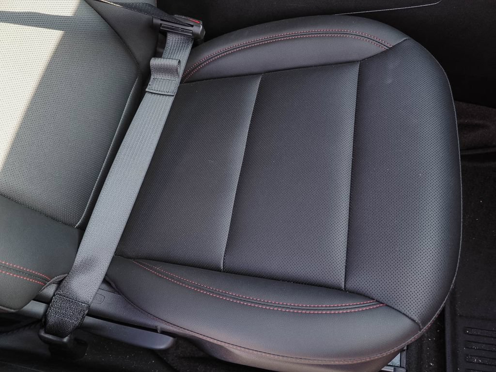 Used 2025 Chevrolet Trax RS w/ Sunroof Package FWD image 20