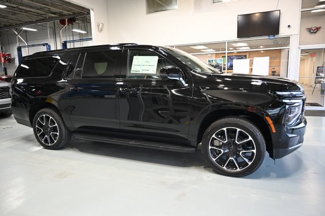 New 2026 Chevrolet Suburban RST w/ RST Capability Package AWD/4WD image 4