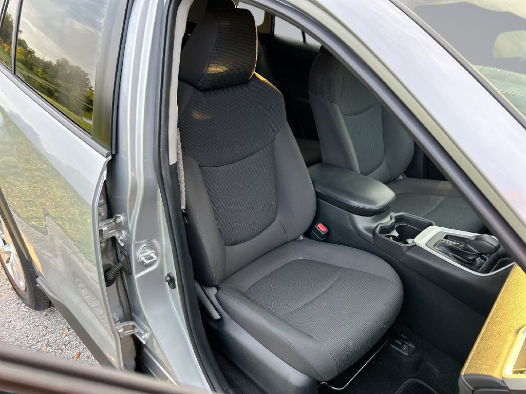 Used 2019 Toyota RAV4 LE FWD image 29