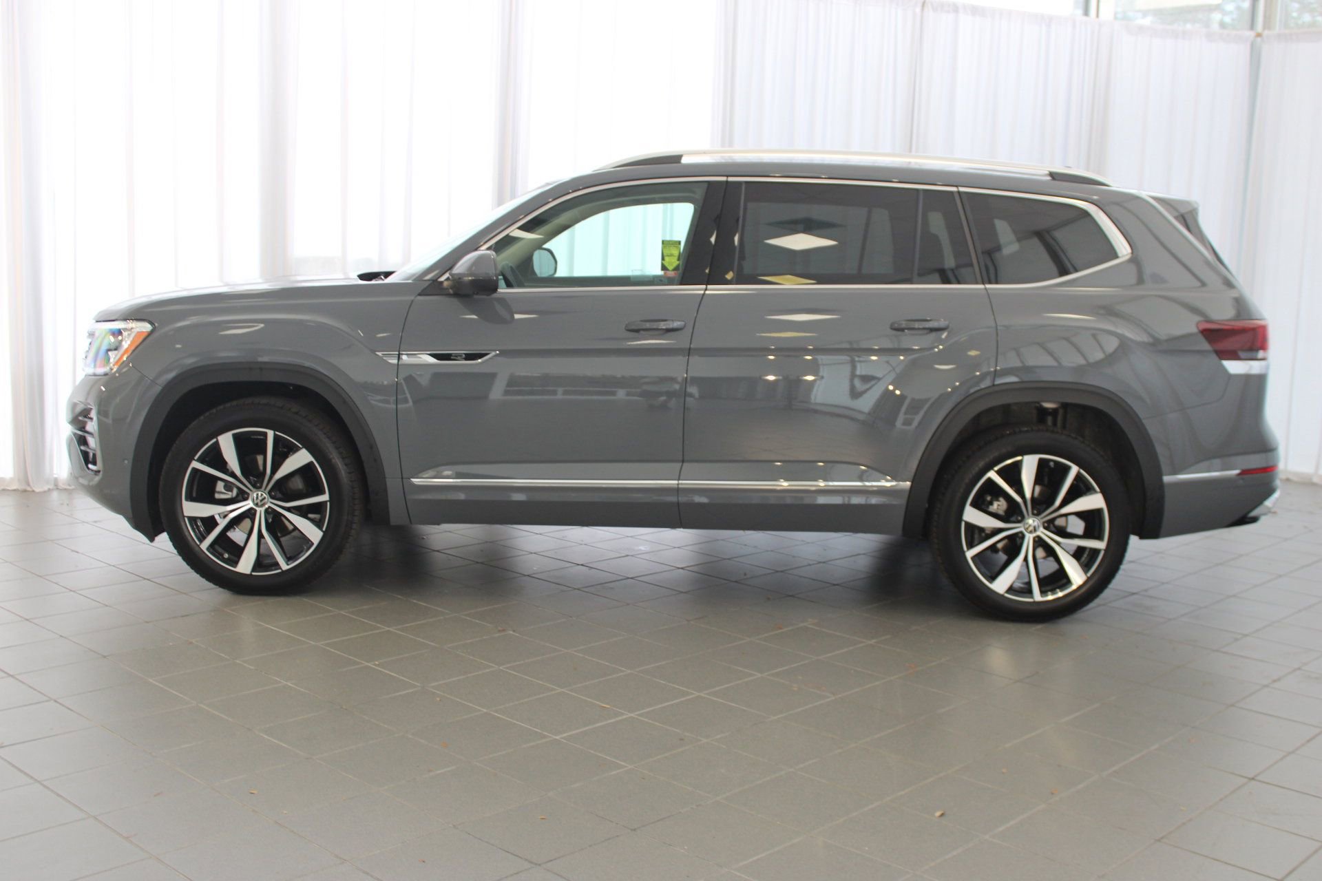 New 2026 Volkswagen Atlas SEL Premium R-Line image 2