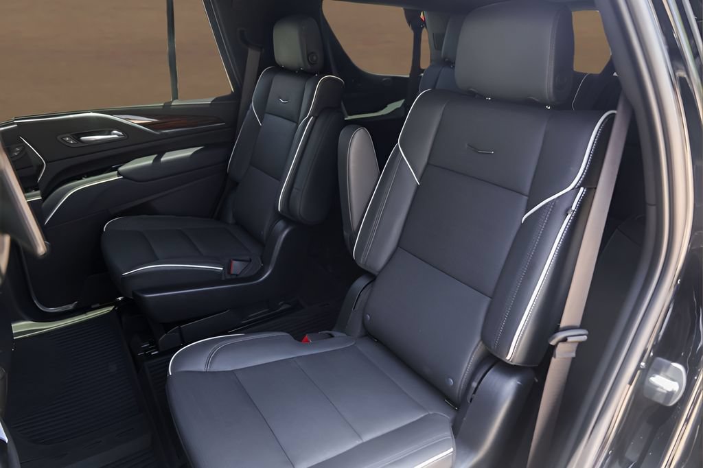 Certified 2023 Cadillac Escalade Premium Luxury w/ LPO, Radiant Package AWD/4WD image 24