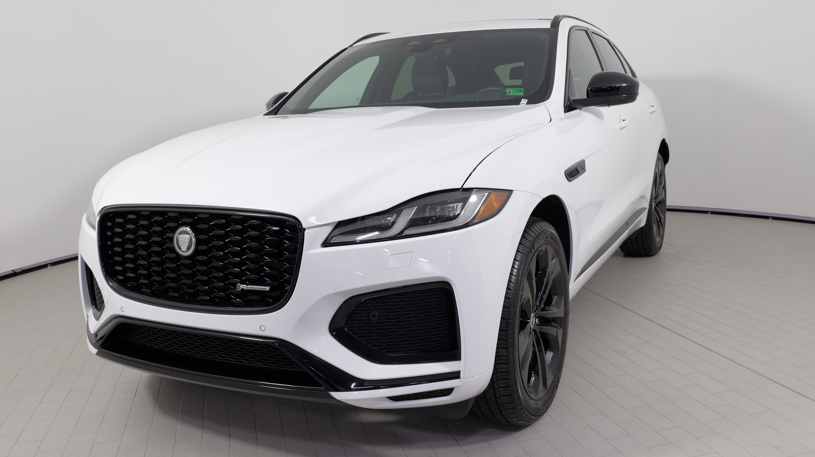 Used 2025 Jaguar F-PACE R-Dynamic S image 5