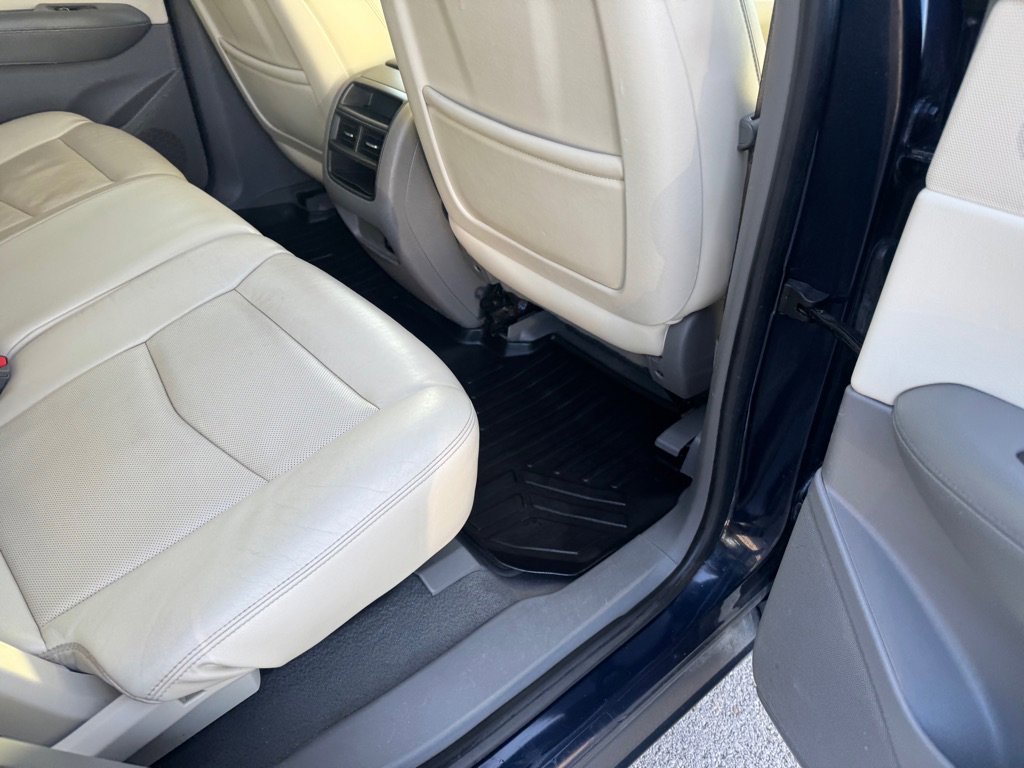 Used 2017 Cadillac XT5 Luxury w/ Driver Awareness Package FWD image 17