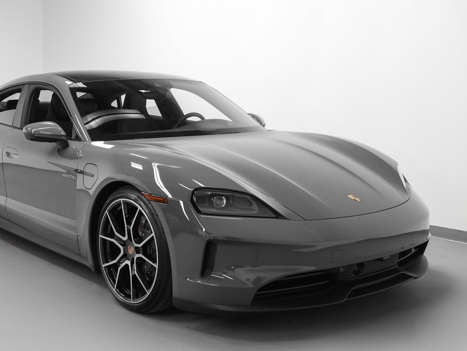 New 2025 Porsche Taycan image 9