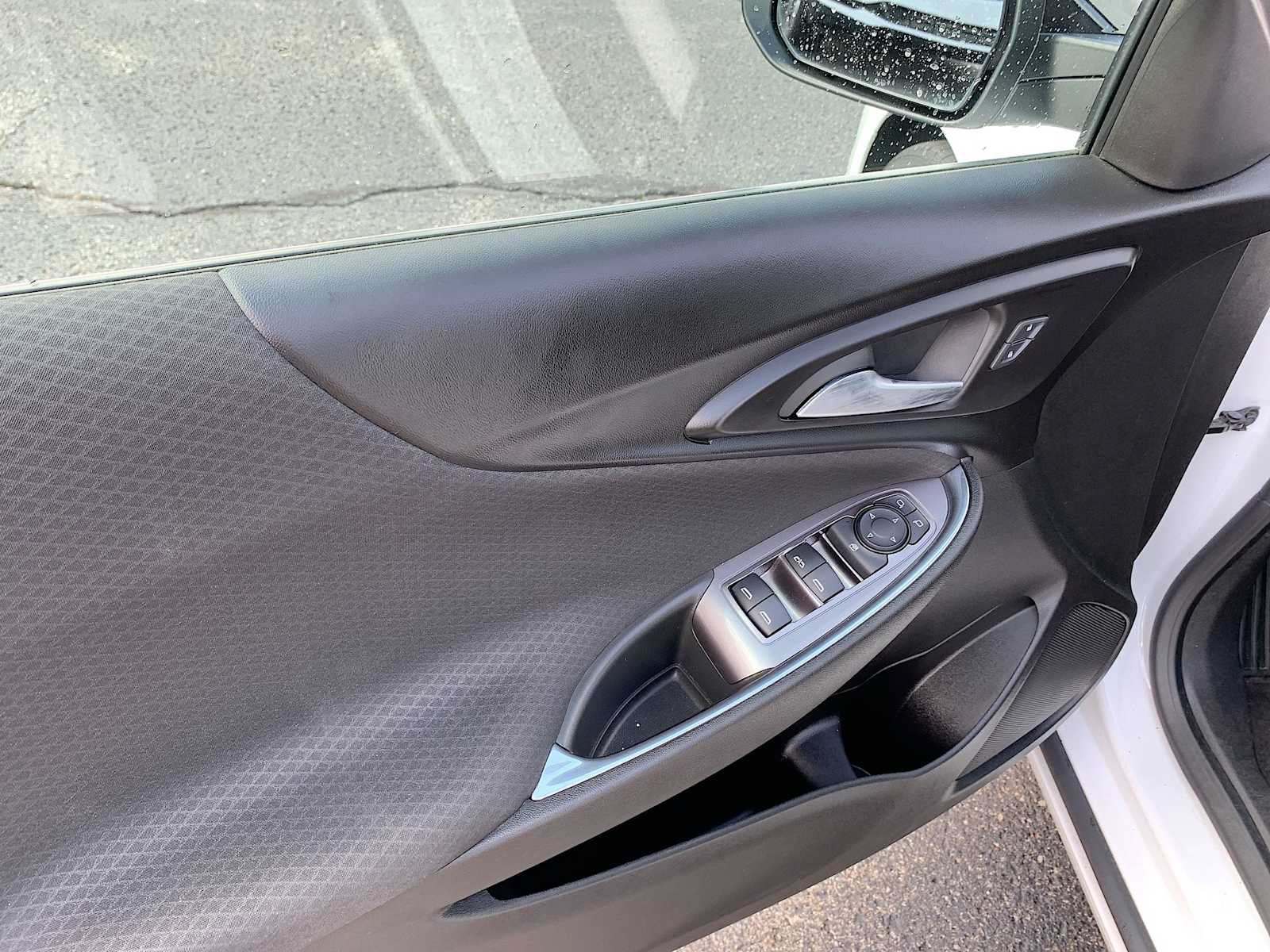Certified 2018 Chevrolet Malibu LT w/ Redline Edition FWD image 22