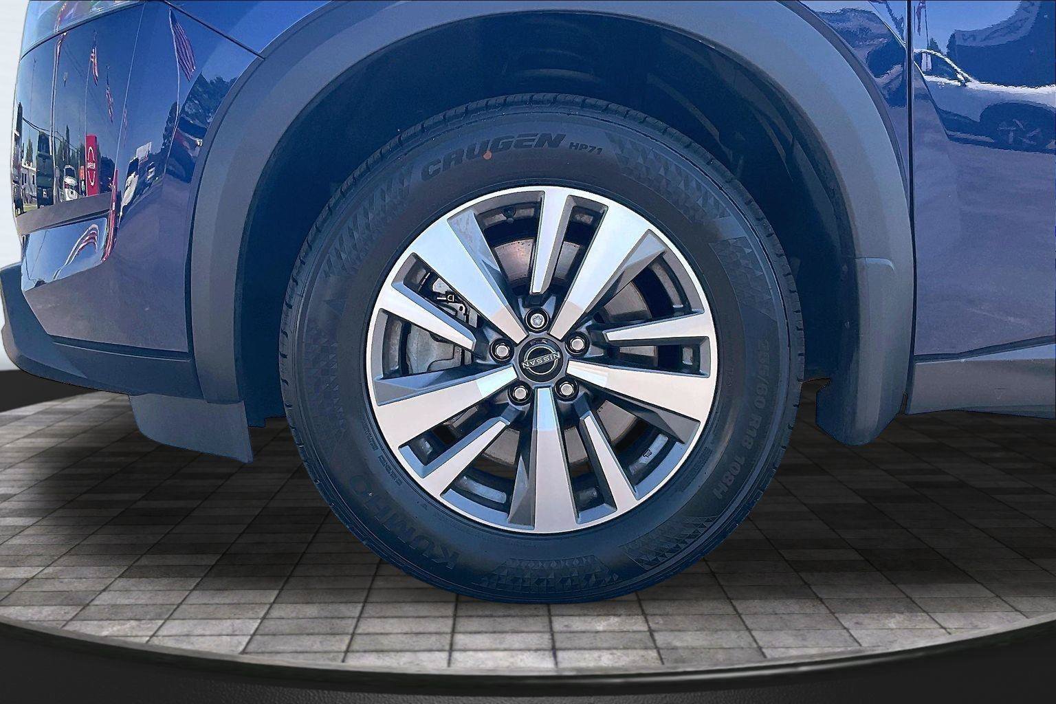 Certified 2024 Nissan Pathfinder SL FWD image 11