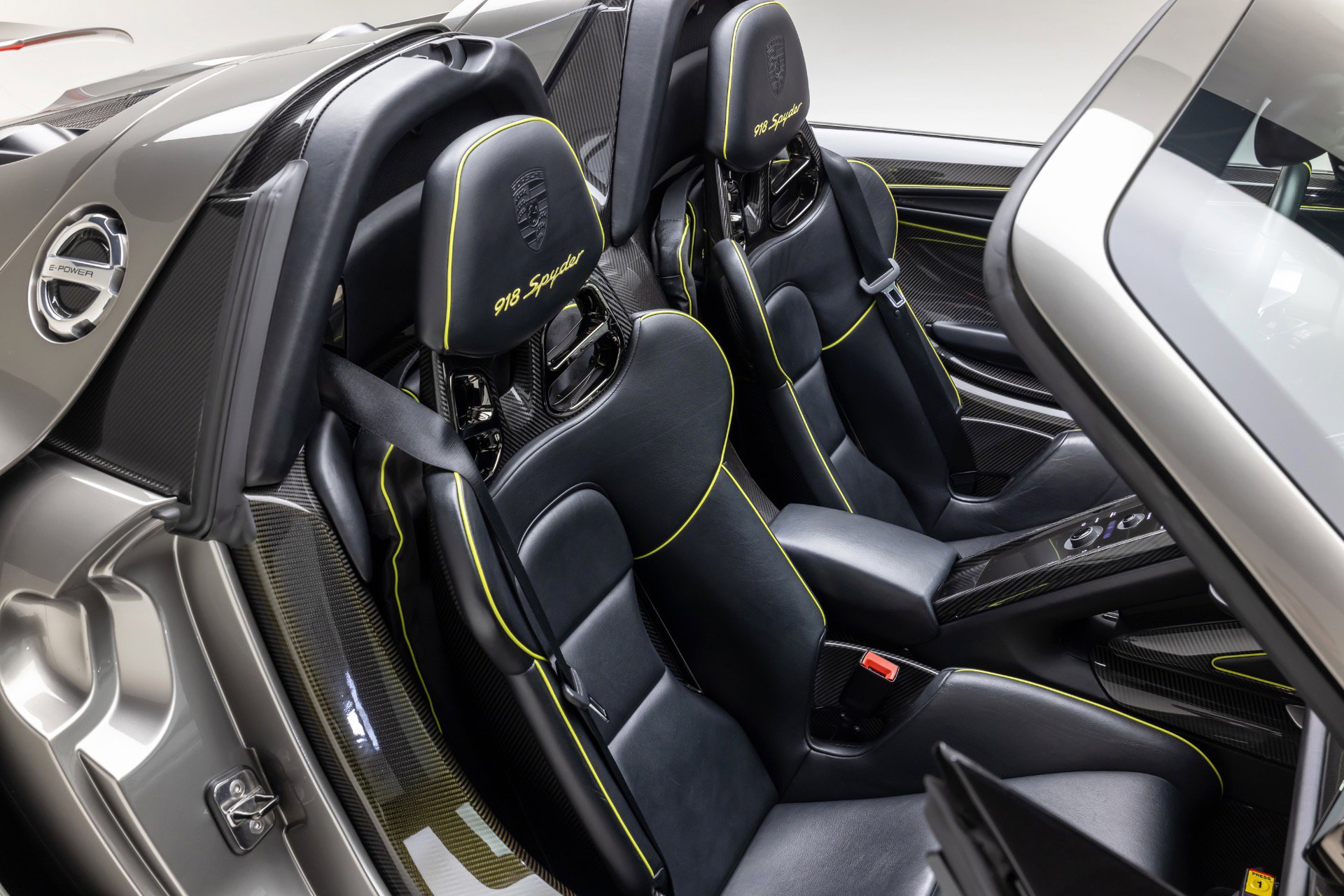 Used 2015 Porsche 918 Spyder AWD/4WD image 46