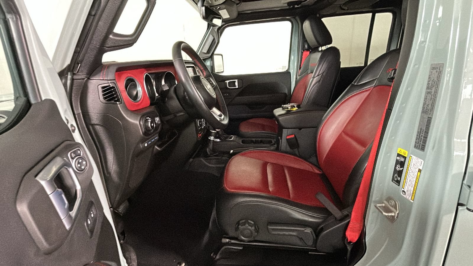 Used 2023 Jeep Wrangler Unlimited Rubicon 4xe AWD/4WD image 13
