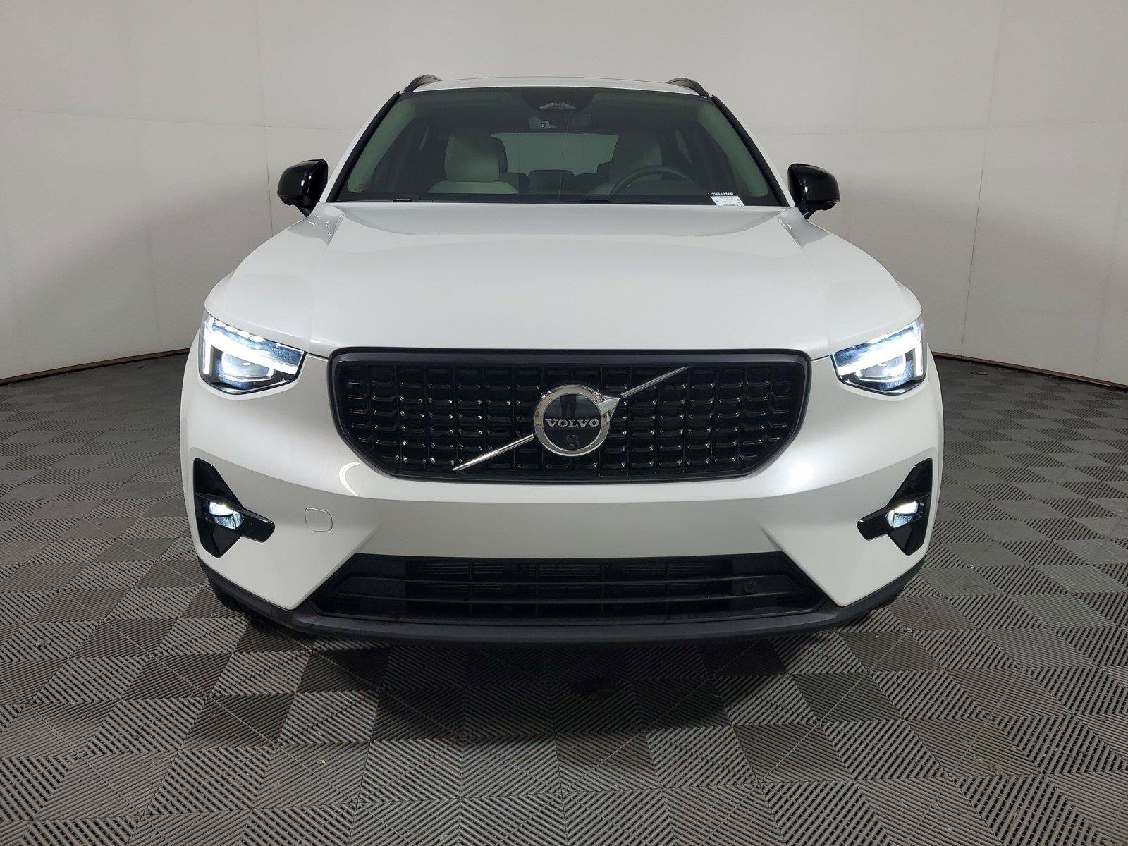 Used 2026 Volvo XC40 B5 Plus w/ Protection Package Premier AWD/4WD image 2
