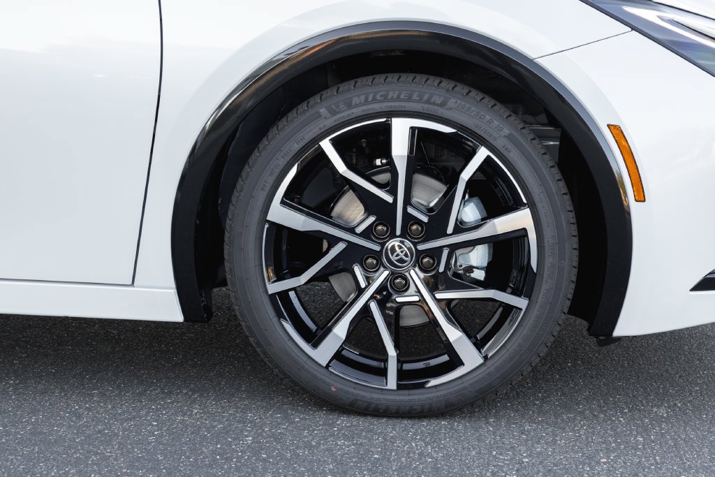 New 2027 Toyota Prius Plug-In Hybrid w/ Limited Premium Package FWD image 4