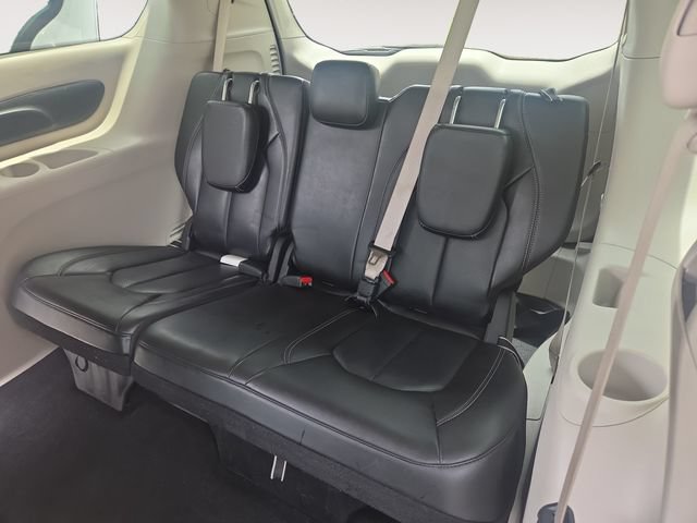 Used 2023 Chrysler Pacifica Touring-L FWD image 30