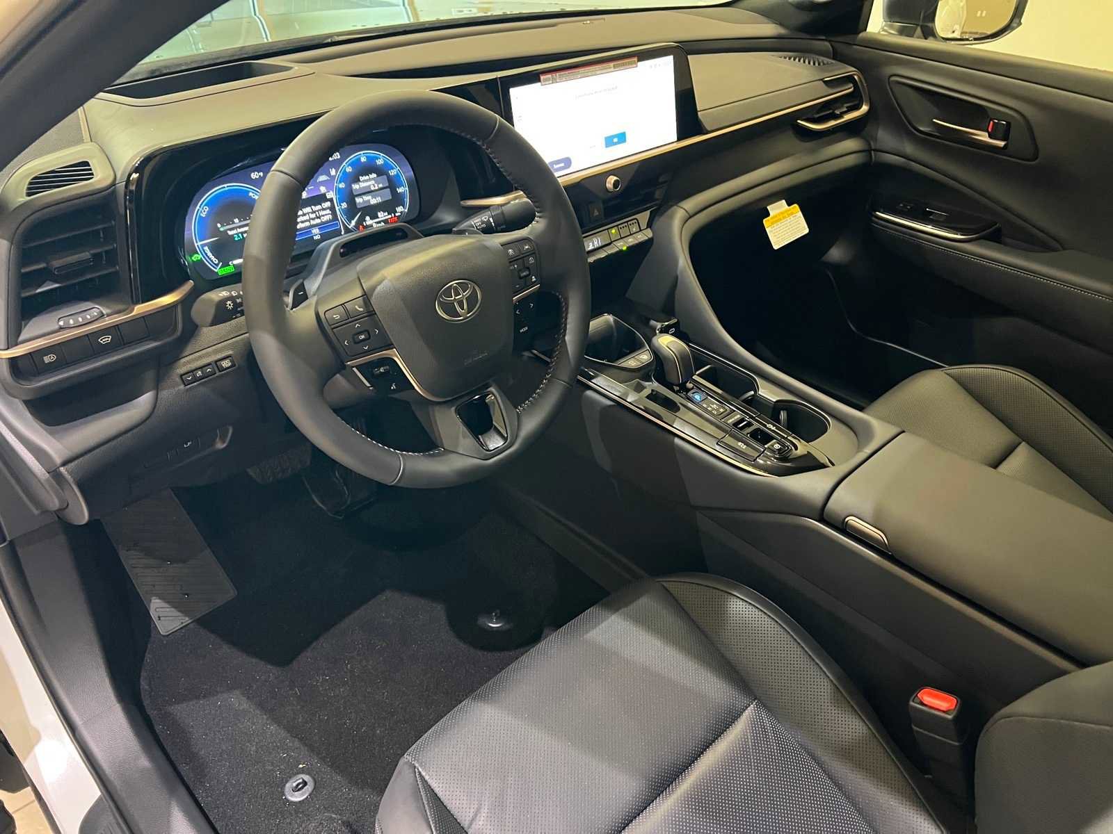 New 2026 Toyota Crown Platinum image 2