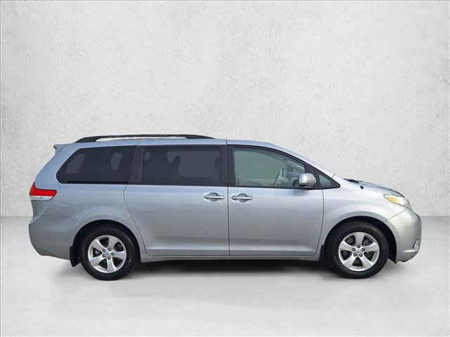 Used 2014 Toyota Sienna LE video 4