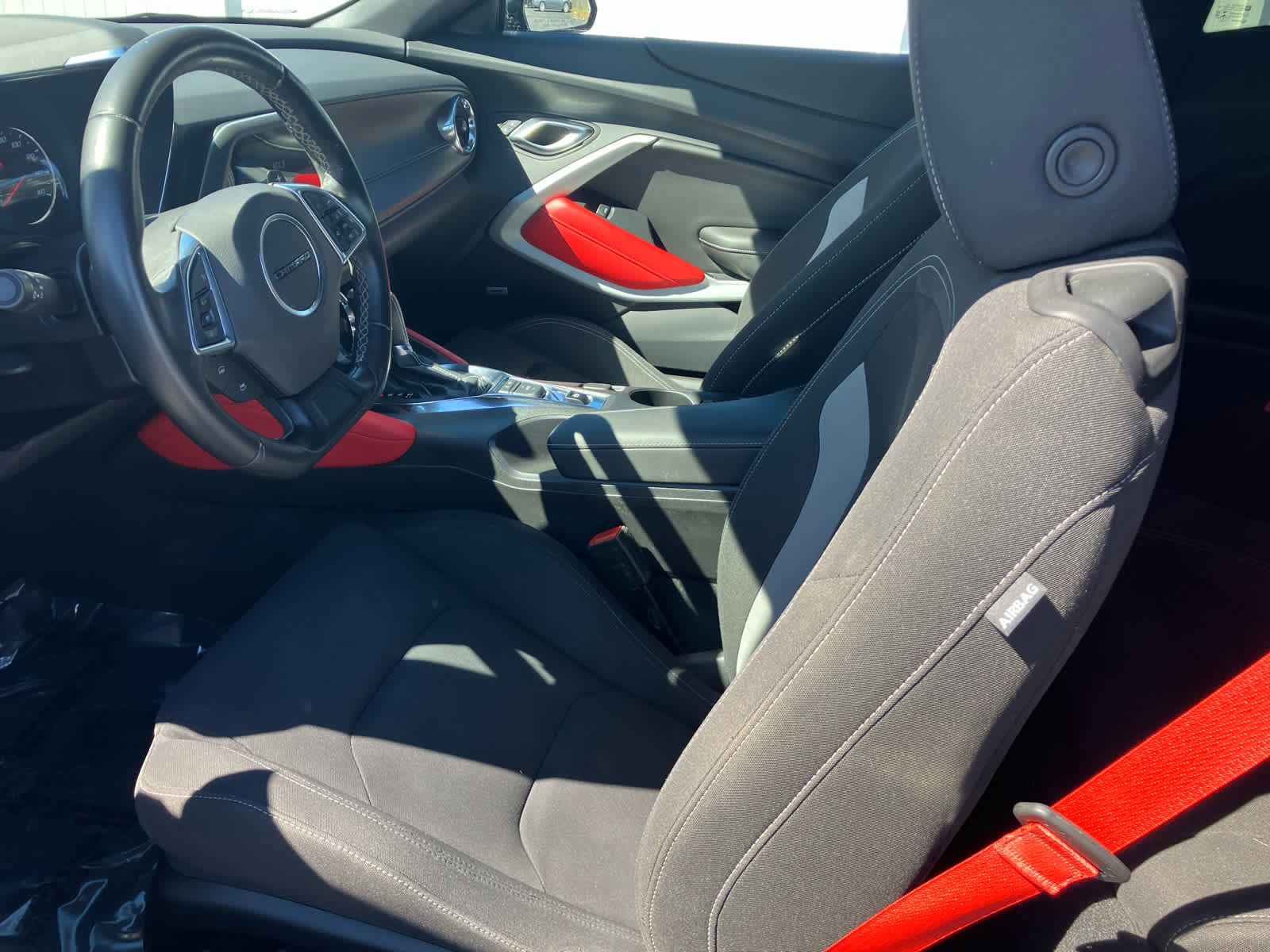 Used 2022 Chevrolet Camaro LT w/ Technology Package image 9