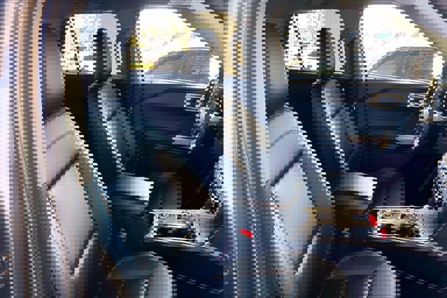 Used 2023 Ford Explorer XLT w/ Equipment Group 202A image 9