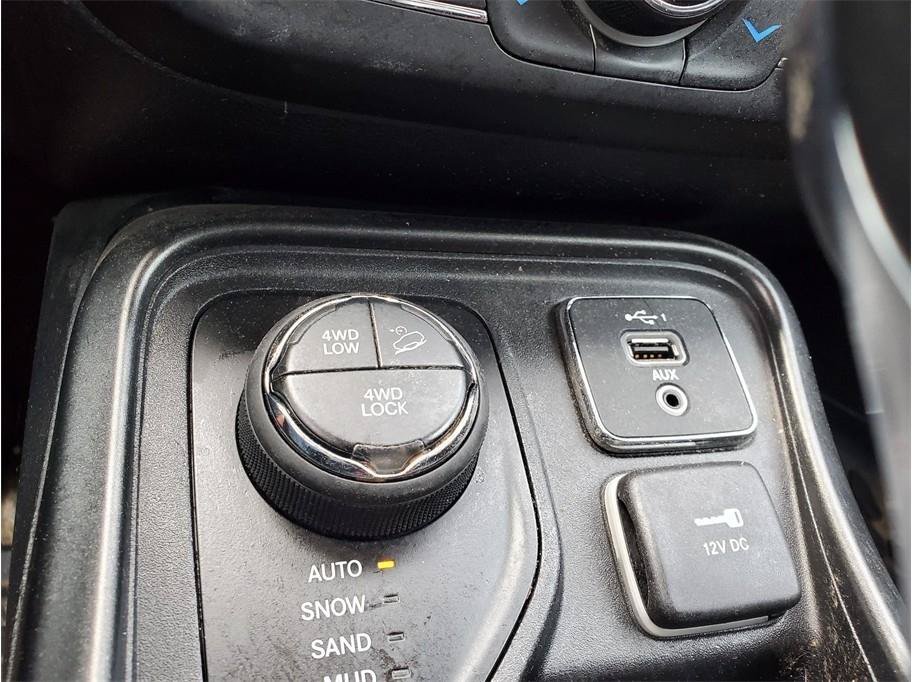 Used 2021 Jeep Compass Trailhawk AWD/4WD image 25