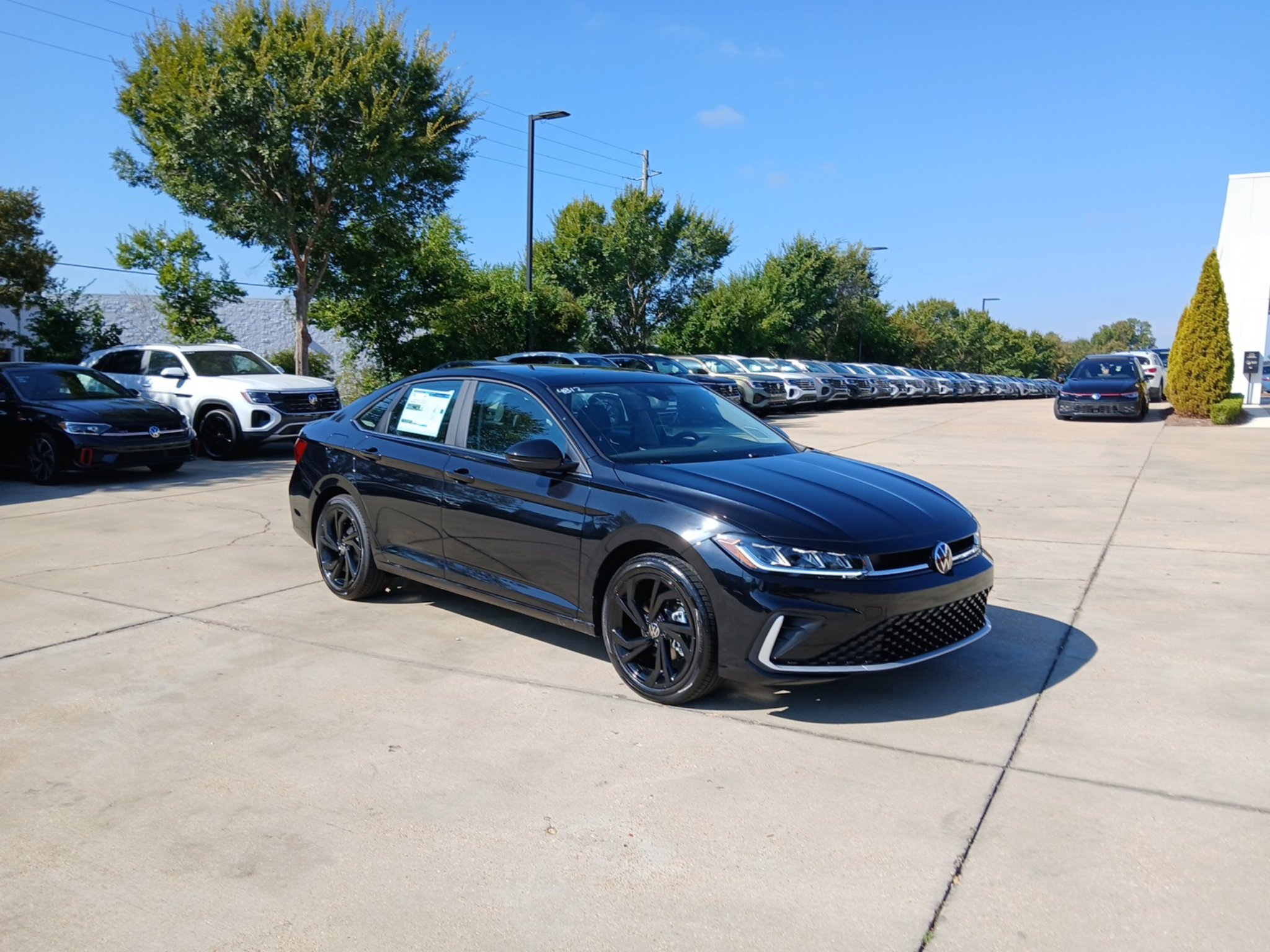 New 2027 Volkswagen Jetta SE FWD image 1