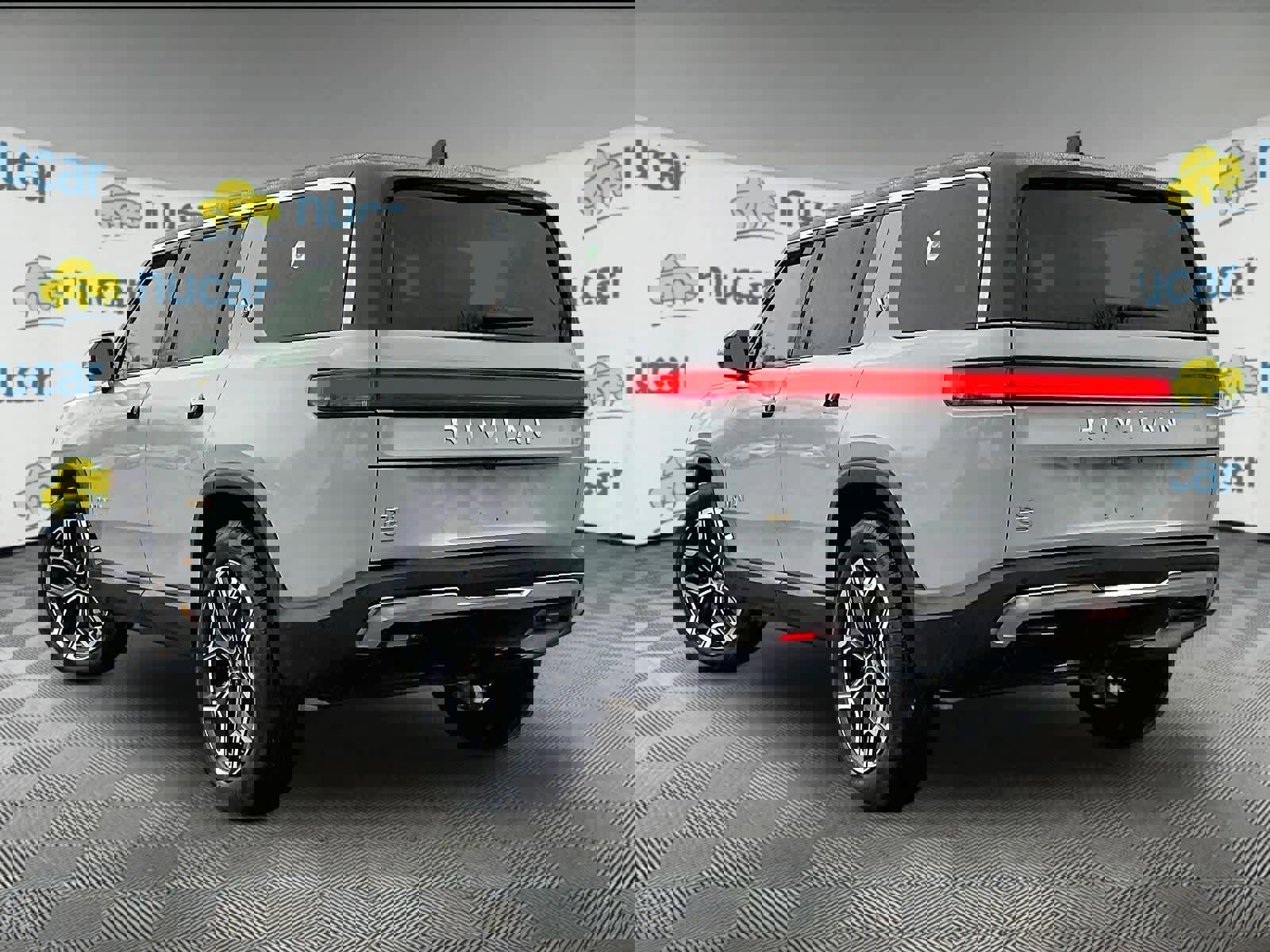 Used 2023 Rivian R1S Adventure image 4