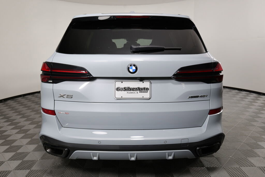 Used 2024 BMW X5 xDrive40i w/ M Sport Package image 3