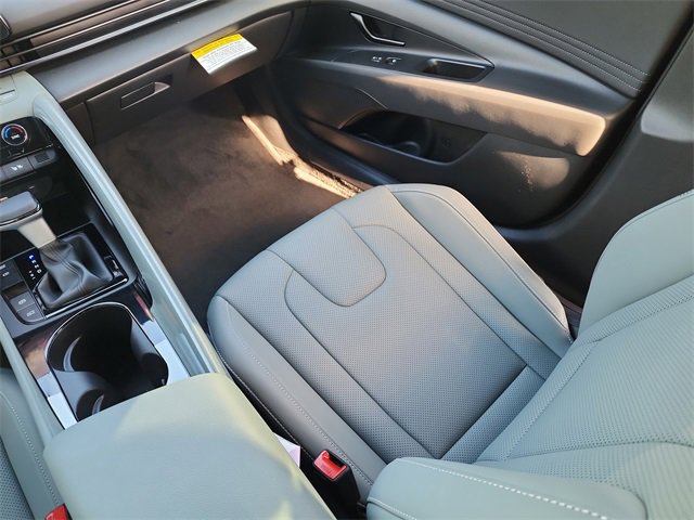 New 2025 Hyundai Elantra Limited image 13