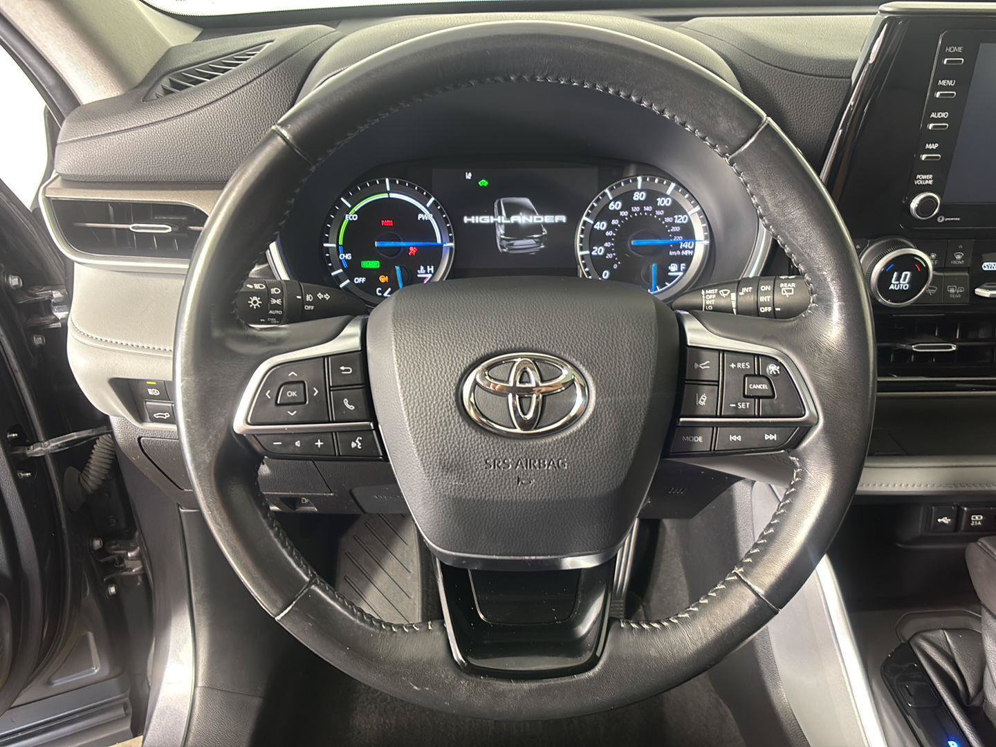 Used 2021 Toyota Highlander XLE AWD/4WD image 30