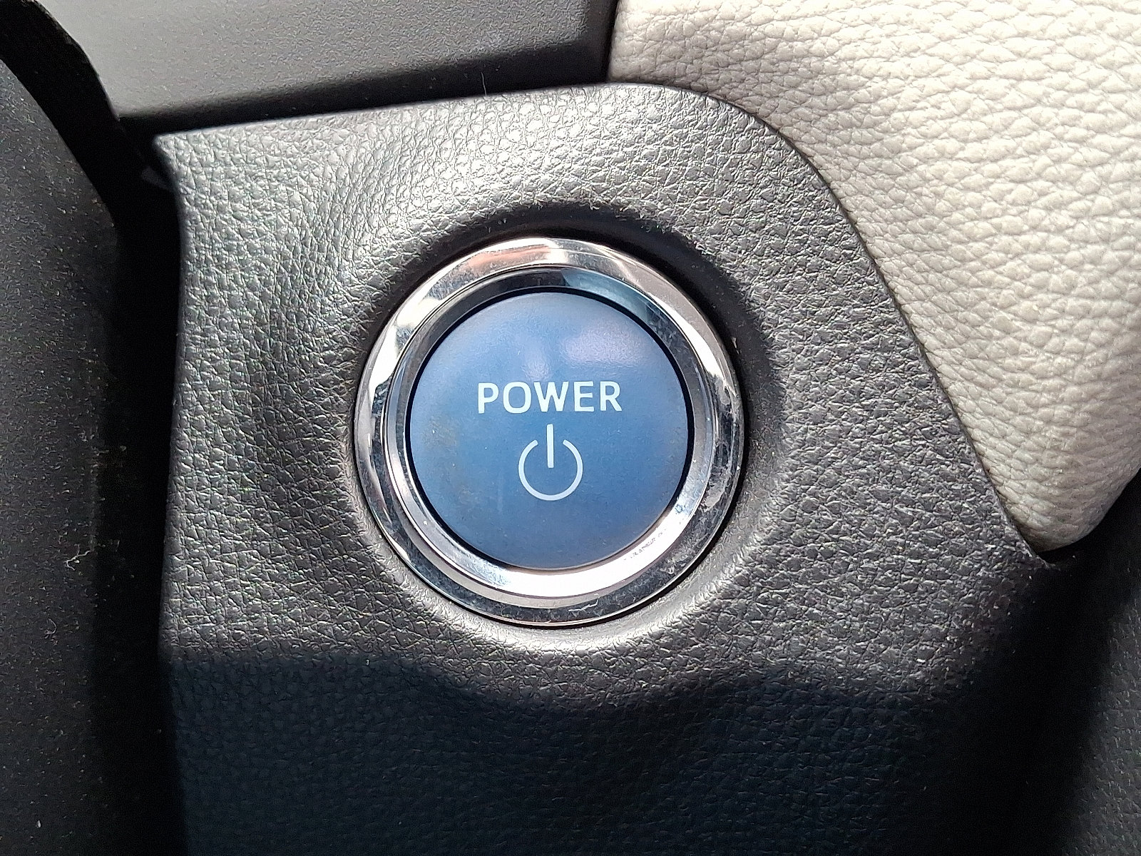 Used 2019 Toyota RAV4 Limited w/ Carpet Mat Package image 27