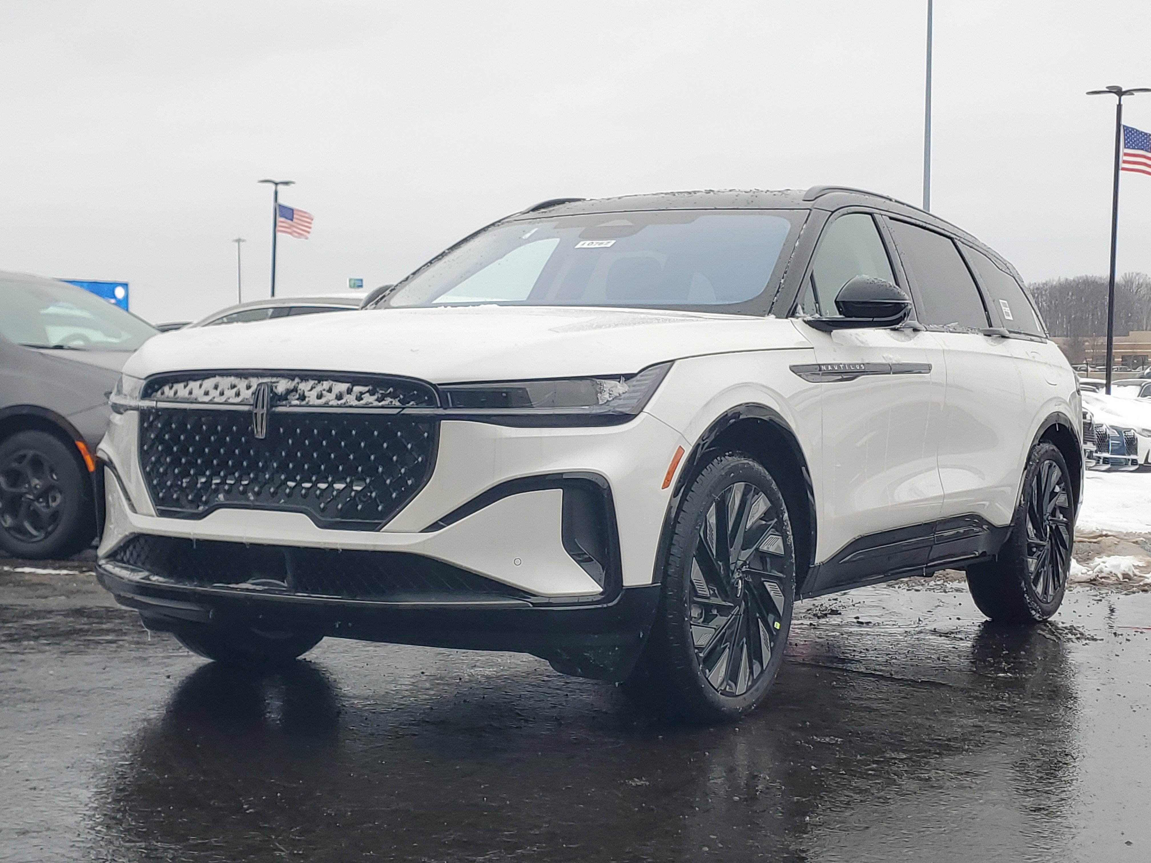 New 2026 Lincoln Nautilus Reserve w/ Jet Appearance Package image 2