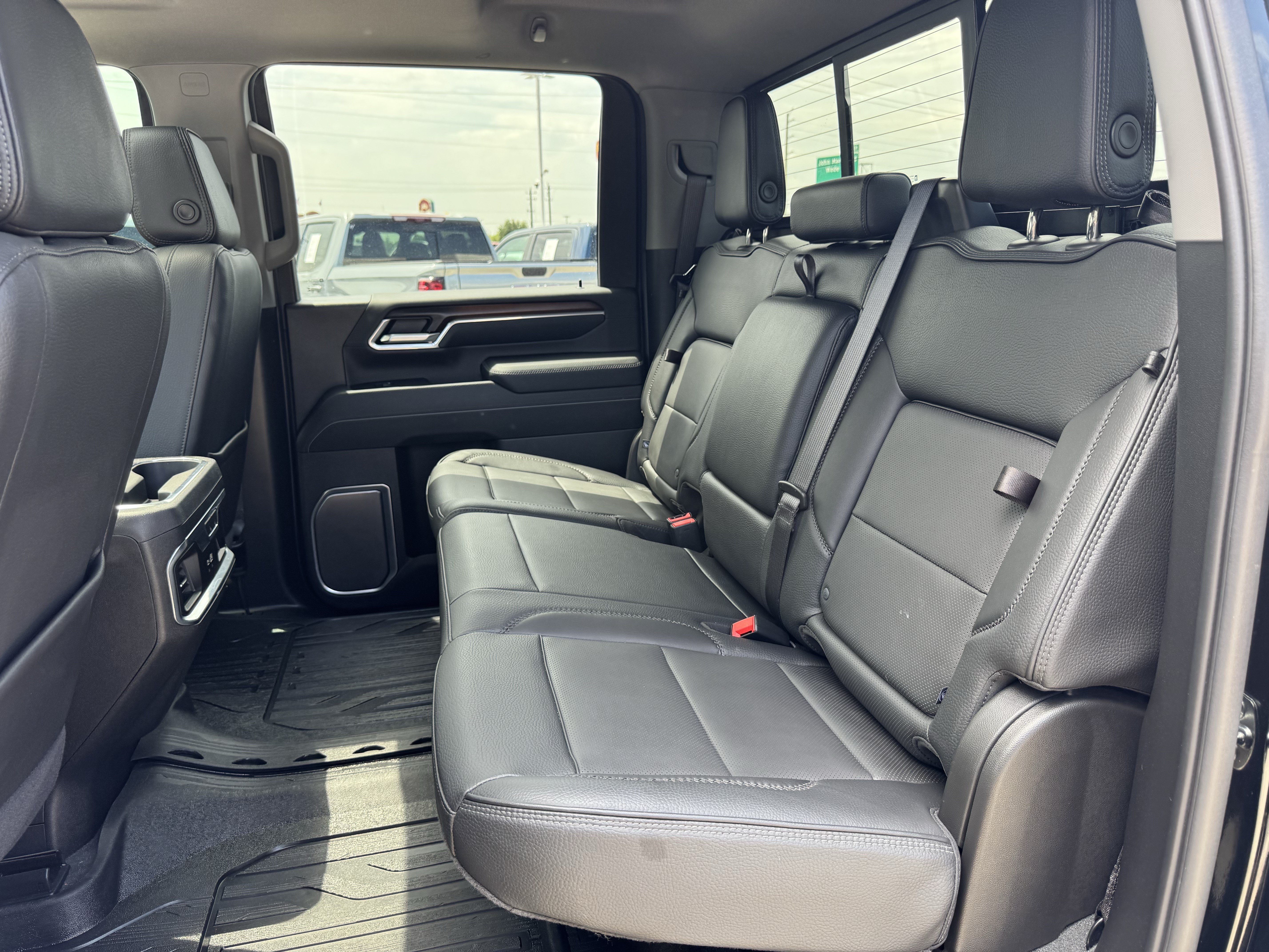 Used 2025 GMC Sierra 2500 Denali AWD/4WD image 26