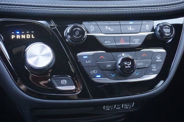 Used 2023 Chrysler Pacifica Touring-L w/ S Appearance Package image 17