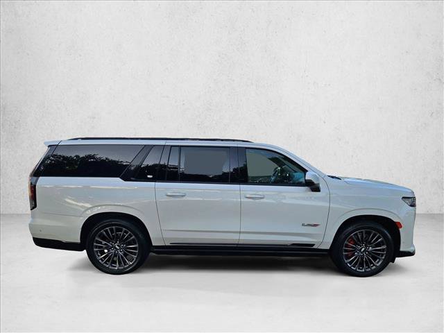 Used 2023 Cadillac Escalade ESV V AWD/4WD image 4