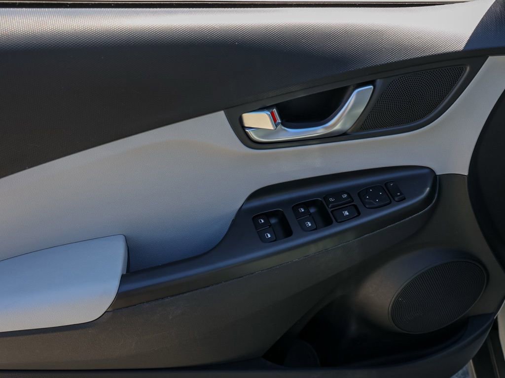 Used 2023 Hyundai Kona SE image 24