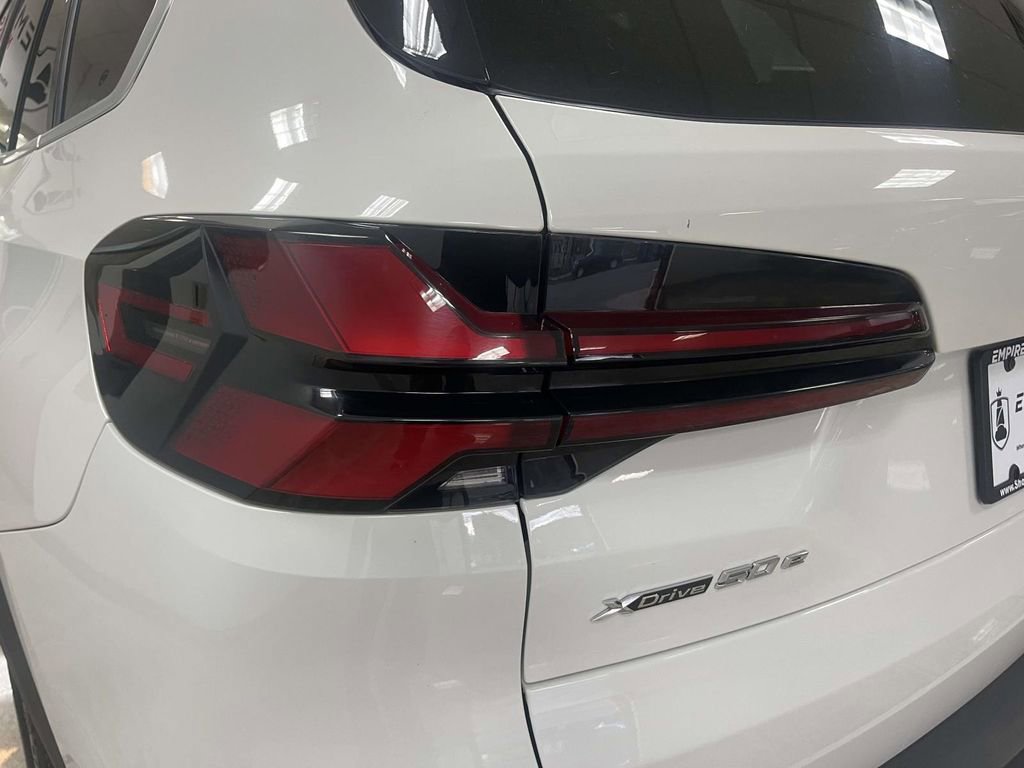 Used 2024 BMW X5 xDrive50e image 12