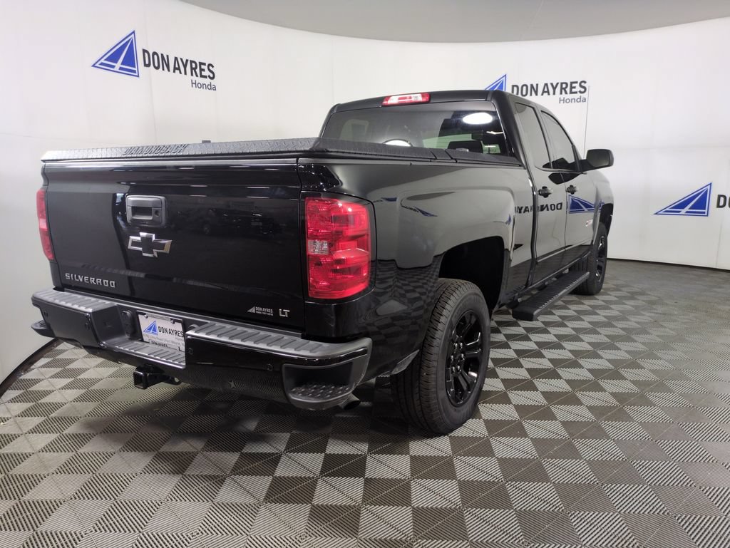 Used 2018 Chevrolet Silverado 1500 LT w/ Midnight Edition AWD/4WD image 5