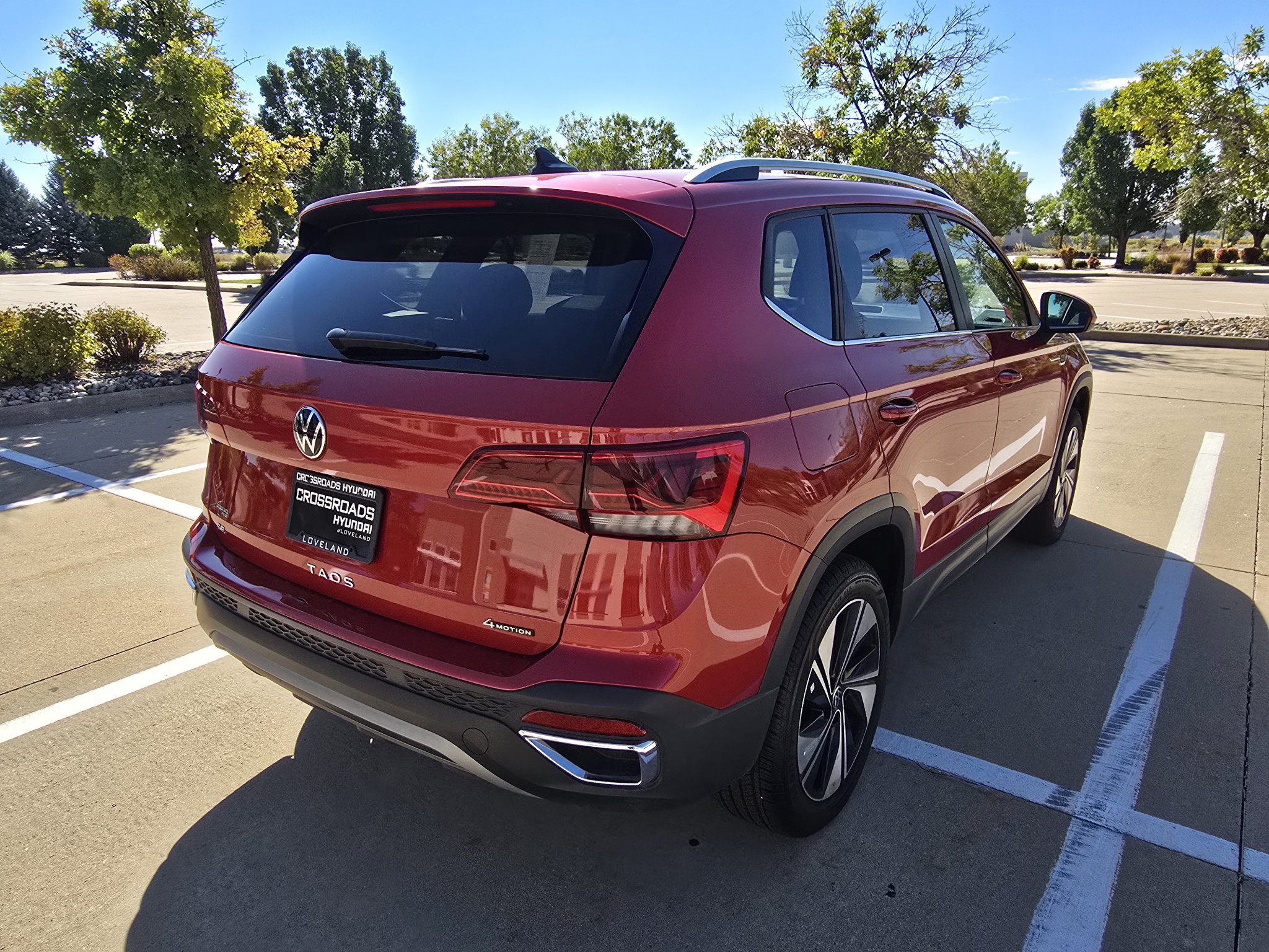 Used 2024 Volkswagen Taos SE w/ Panoramic Sunroof Package AWD/4WD image 6