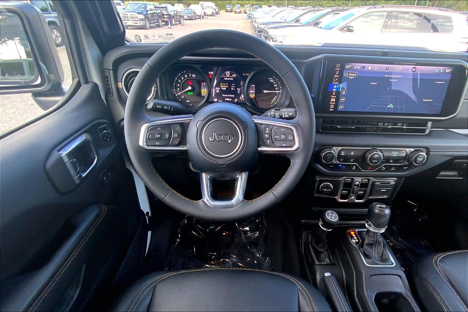 Certified 2024 Jeep Wrangler Unlimited Sahara w/ Technology Group AWD/4WD image 5