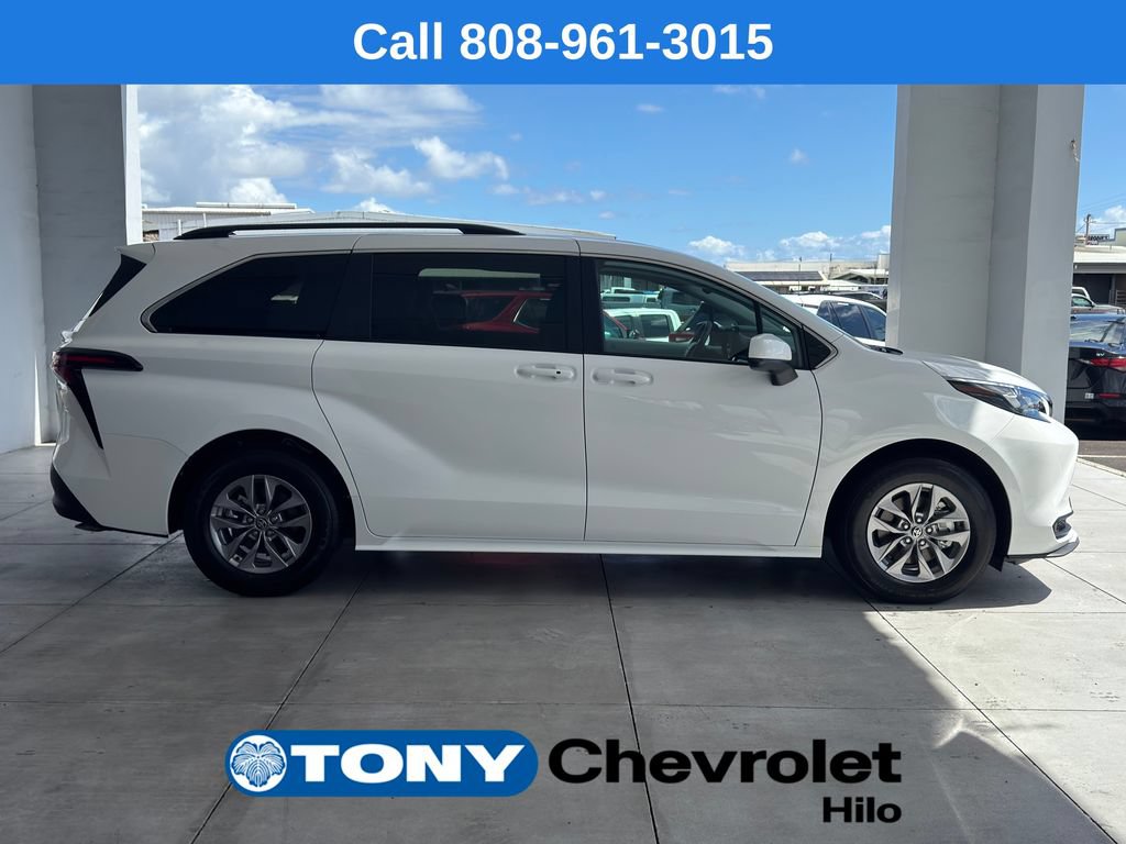 Used 2026 Toyota Sienna LE FWD image 6