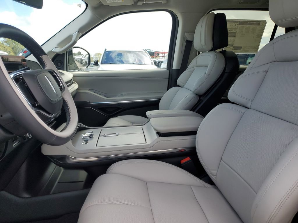 New 2025 Lincoln Navigator L Reserve image 22