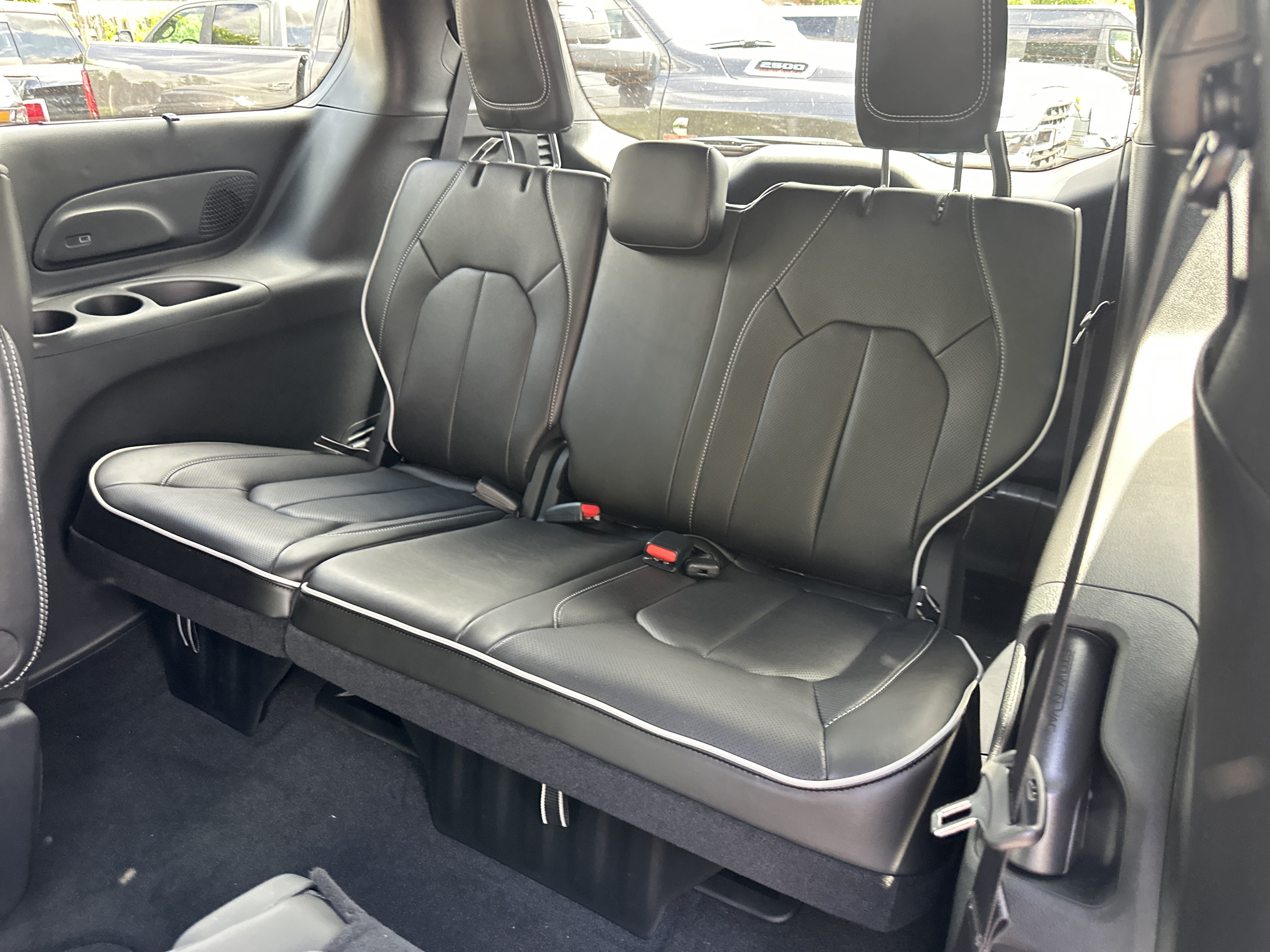 New 2027 Chrysler Pacifica Limited w/ Family Tech Group FWD image 25