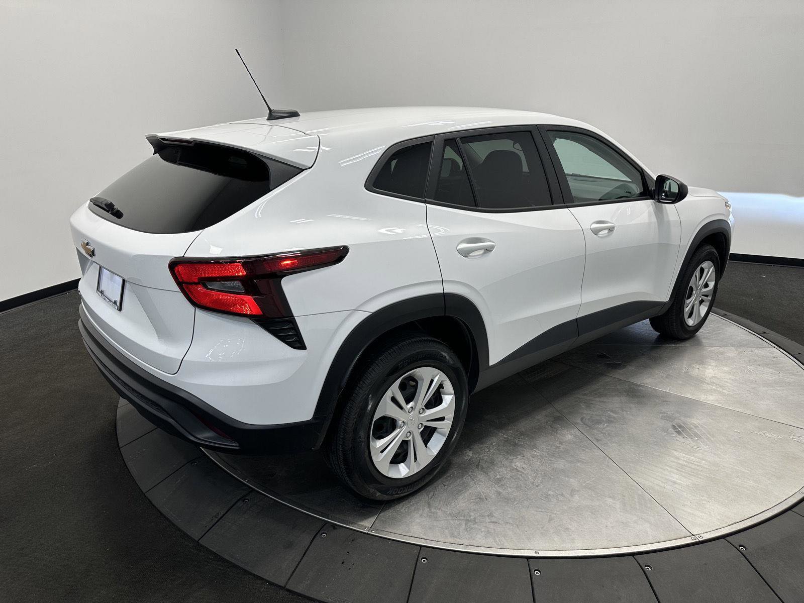 Used 2025 Chevrolet Trax LS FWD image 7