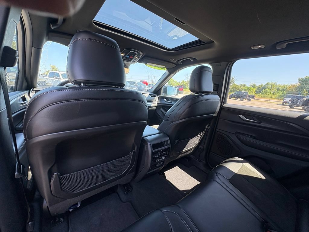 Used 2025 Jeep Grand Cherokee Altitude AWD/4WD image 26