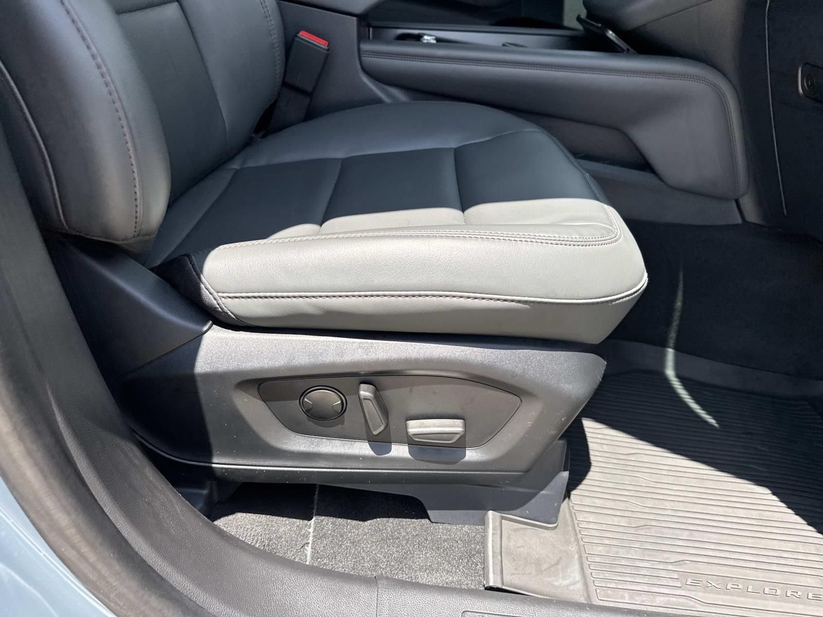 Used 2025 Ford Explorer Active w/ Active Comfort Package RWD image 11