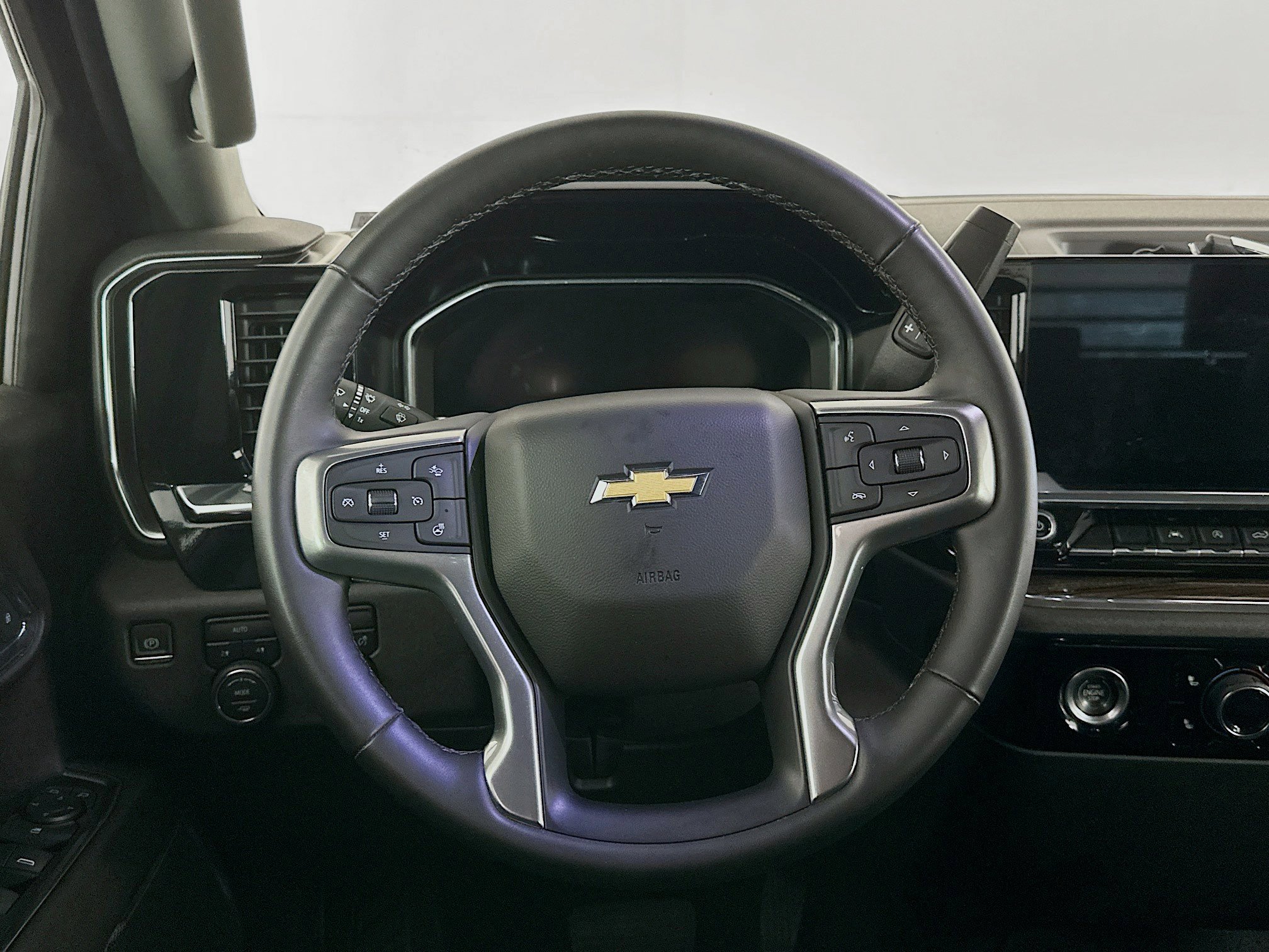 Used 2023 Chevrolet Silverado 1500 LT AWD/4WD image 17